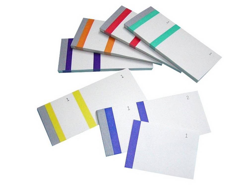 vários cadernos de papel